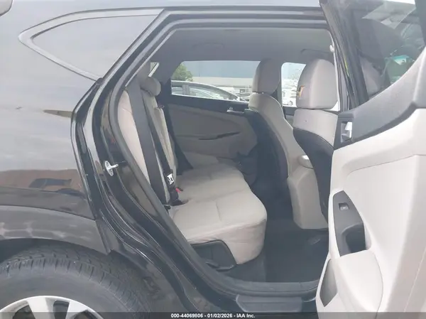 KM8J2CA41KU926755 2019 HYUNDAI TUCSON - Image 8