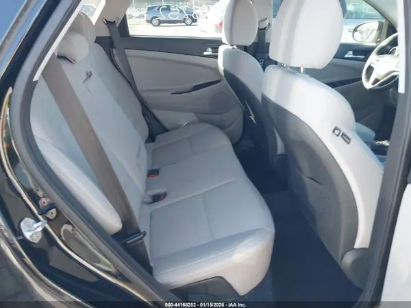 KM8J2CA41LU178980 2020 HYUNDAI TUCSON - Image 8