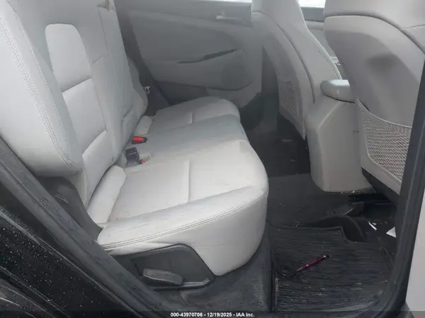 KM8J2CA42JU625409 2018 HYUNDAI TUCSON - Image 8