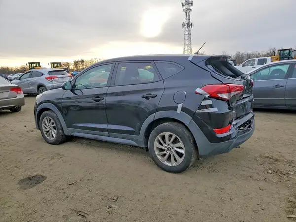 KM8J2CA42JU642064 2018 HYUNDAI TUCSON - Image 2