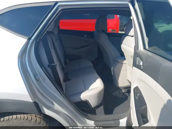 KM8J2CA42JU655851 2018 HYUNDAI TUCSON - Image 8