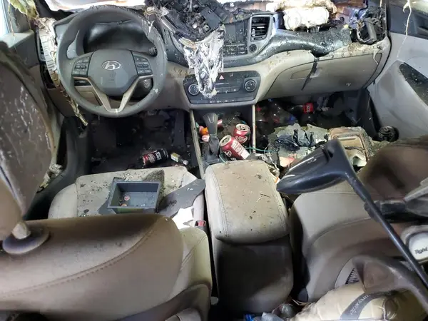 KM8J2CA42JU659625 2018 HYUNDAI TUCSON - Image 8
