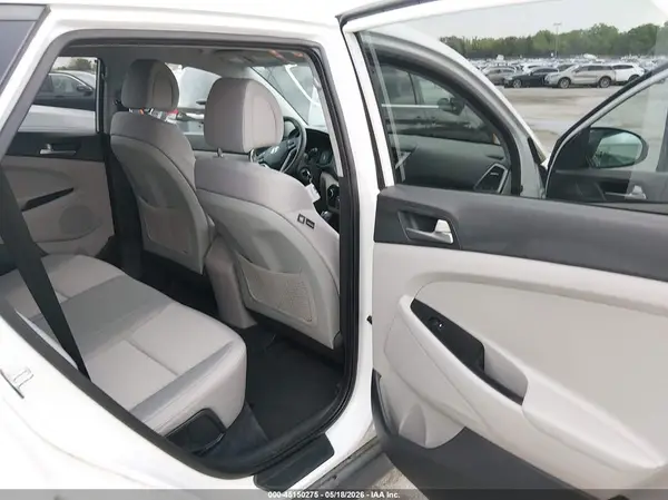 KM8J2CA42JU702571 2018 HYUNDAI TUCSON - Image 8