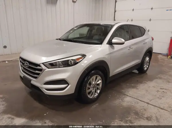 KM8J2CA42JU716244 2018 HYUNDAI TUCSON - Image 2