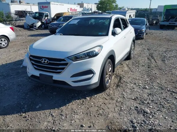 KM8J2CA42JU733223 2018 HYUNDAI TUCSON - Image 2