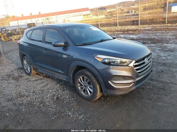 KM8J2CA42JU757070 2018 HYUNDAI TUCSON - Image 1