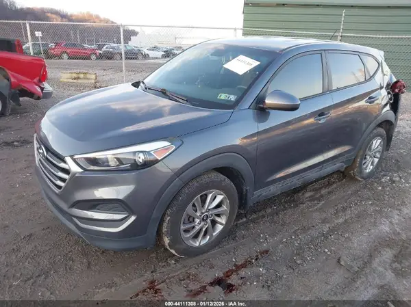 KM8J2CA42JU757070 2018 HYUNDAI TUCSON - Image 2