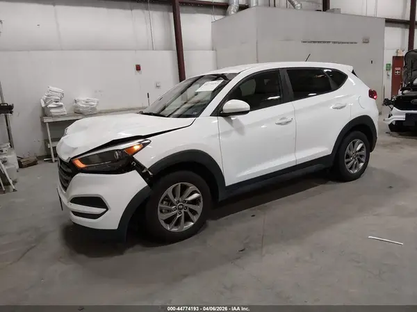 KM8J2CA42JU765167 2018 HYUNDAI TUCSON - Image 2
