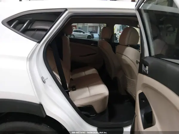 KM8J2CA42JU765167 2018 HYUNDAI TUCSON - Image 8