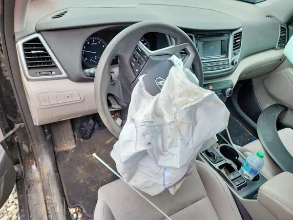 KM8J2CA42JU766626 2018 HYUNDAI TUCSON - Image 8