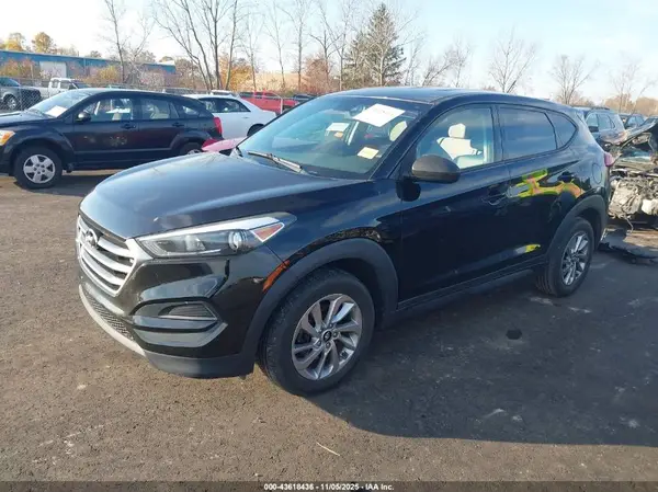 KM8J2CA42JU803674 2018 HYUNDAI TUCSON - Image 2