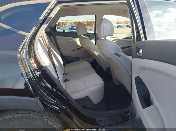 KM8J2CA42JU803674 2018 HYUNDAI TUCSON - Image 8