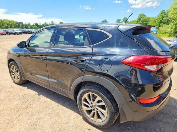 KM8J2CA42JU803982 2018 HYUNDAI TUCSON - Image 2