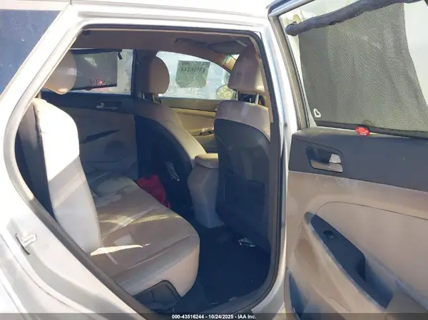 KM8J2CA42KU045594 2019 HYUNDAI TUCSON - Image 8