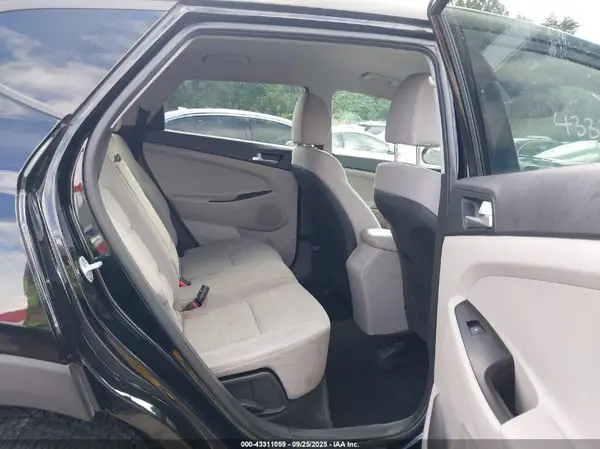 KM8J2CA42KU063402 2019 HYUNDAI TUCSON - Image 8