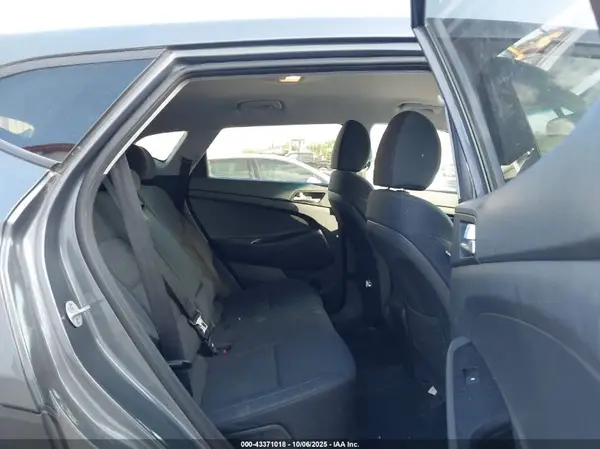 KM8J2CA42KU065196 2019 HYUNDAI TUCSON - Image 8