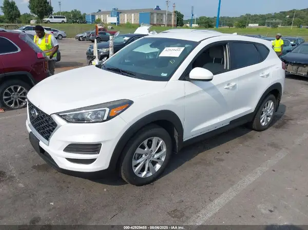 KM8J2CA42LU114284 2020 HYUNDAI TUCSON - Image 2