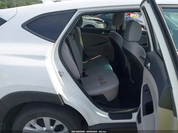 KM8J2CA42LU114284 2020 HYUNDAI TUCSON - Image 8