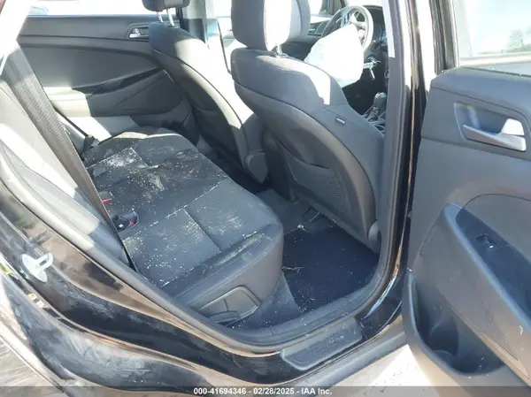 KM8J2CA43JU639920 2018 HYUNDAI TUCSON - Image 8
