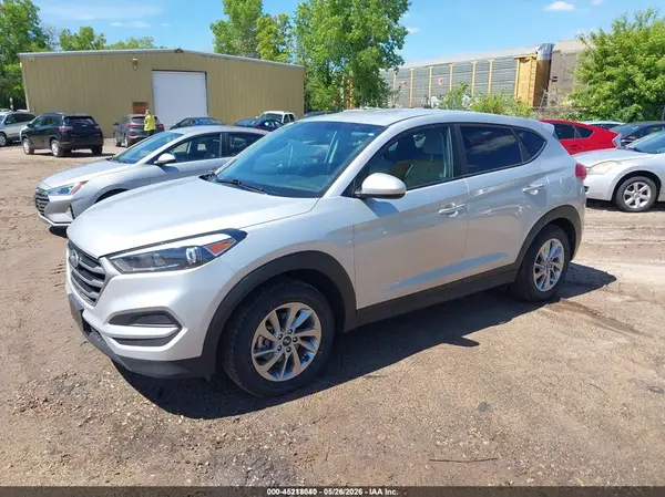 KM8J2CA43JU655843 2018 HYUNDAI TUCSON - Image 2