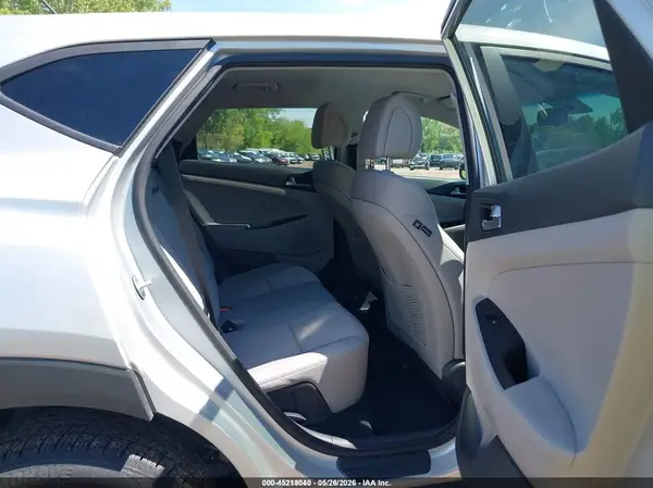 KM8J2CA43JU655843 2018 HYUNDAI TUCSON - Image 8