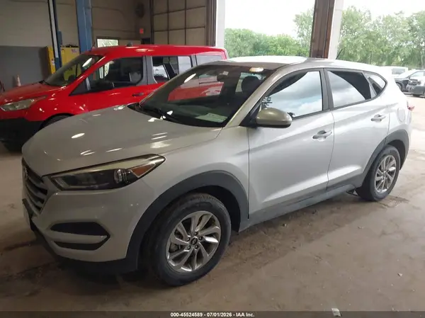 KM8J2CA43JU655860 2018 HYUNDAI TUCSON - Image 2