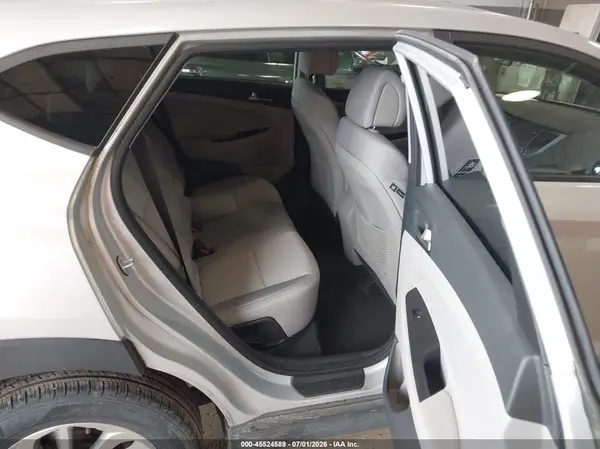 KM8J2CA43JU655860 2018 HYUNDAI TUCSON - Image 8