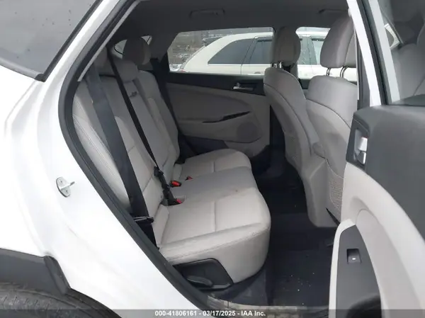 KM8J2CA43JU662825 2018 HYUNDAI TUCSON - Image 8