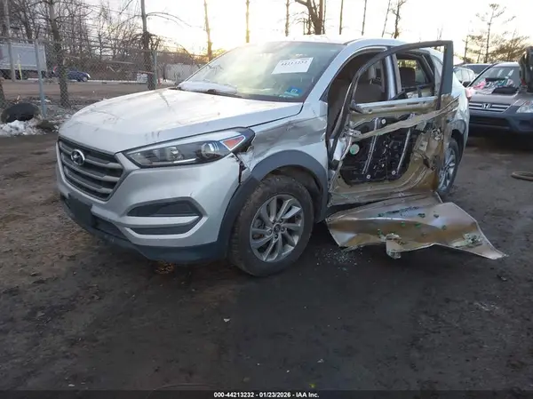 KM8J2CA43JU662873 2018 HYUNDAI TUCSON - Image 2
