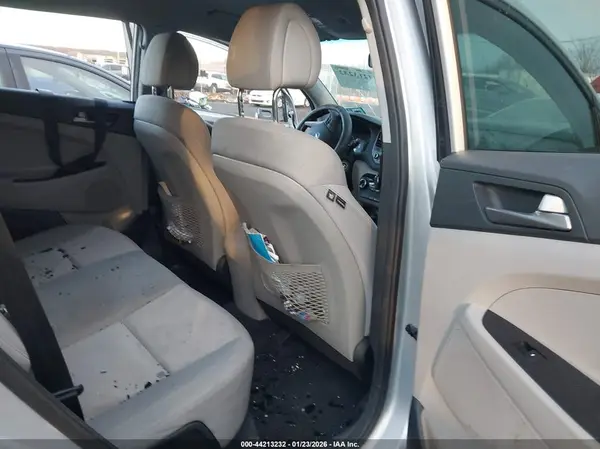 KM8J2CA43JU662873 2018 HYUNDAI TUCSON - Image 8