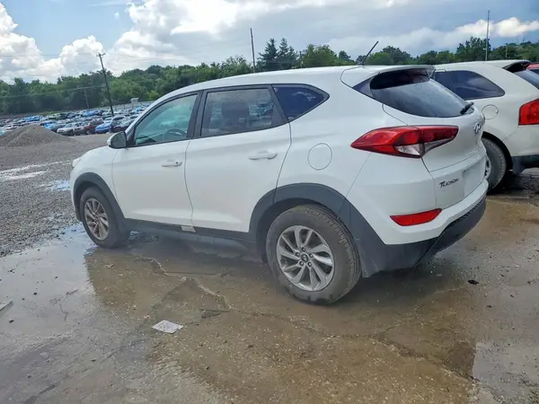KM8J2CA43JU683111 2018 HYUNDAI TUCSON - Image 2