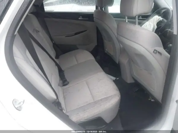 KM8J2CA43JU703504 2018 HYUNDAI TUCSON - Image 8