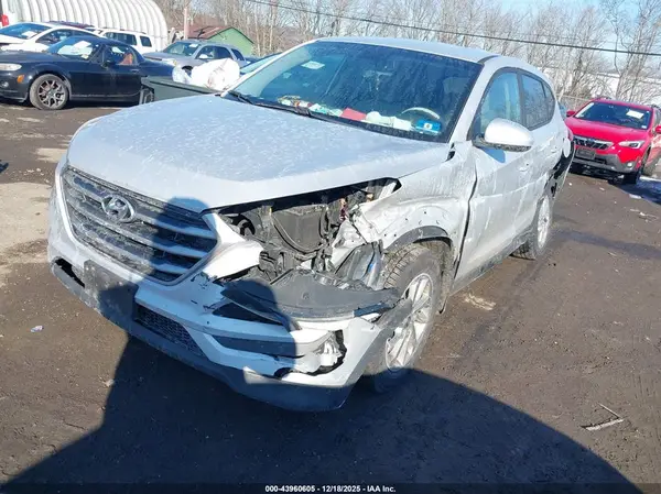 KM8J2CA43JU768207 2018 HYUNDAI TUCSON - Image 2