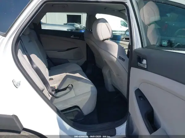 KM8J2CA43JU794399 2018 HYUNDAI TUCSON - Image 8