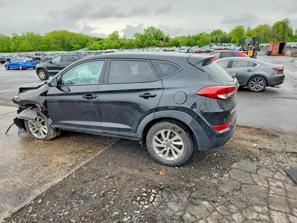 KM8J2CA43JU803828 2018 HYUNDAI TUCSON - Image 2
