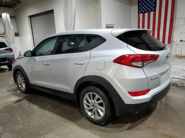 KM8J2CA43JU818104 2018 HYUNDAI TUCSON - Image 2