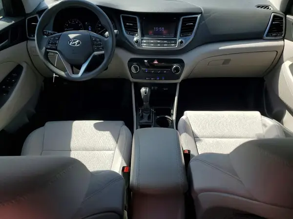 KM8J2CA43JU821360 2018 HYUNDAI TUCSON - Image 8