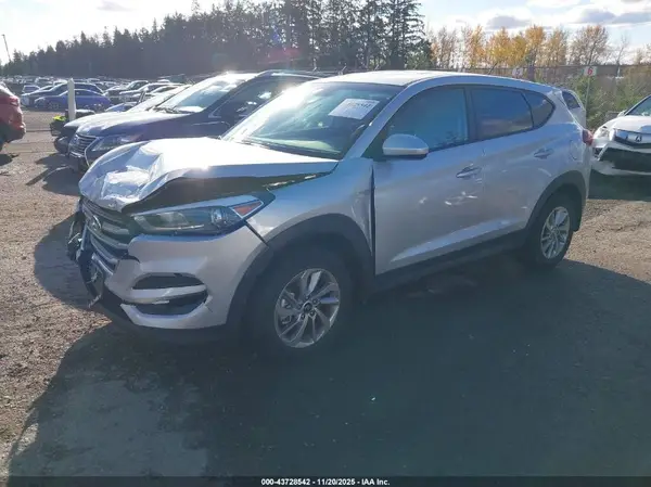 KM8J2CA43JU836571 2018 HYUNDAI TUCSON - Image 2