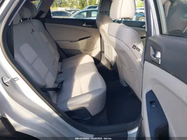 KM8J2CA43JU836571 2018 HYUNDAI TUCSON - Image 8