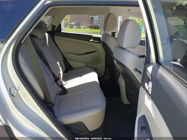 KM8J2CA43KU010613 2019 HYUNDAI TUCSON - Image 8