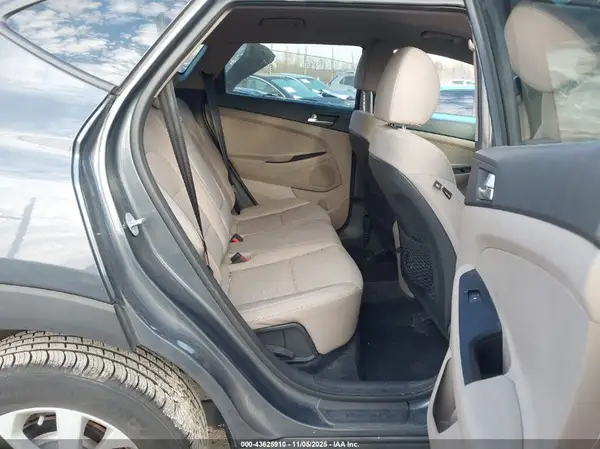 KM8J2CA43KU011907 2019 HYUNDAI TUCSON - Image 8