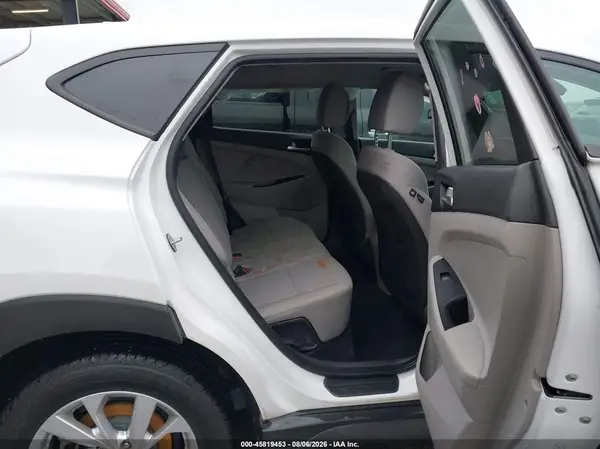 KM8J2CA43KU032742 2019 HYUNDAI TUCSON - Image 8