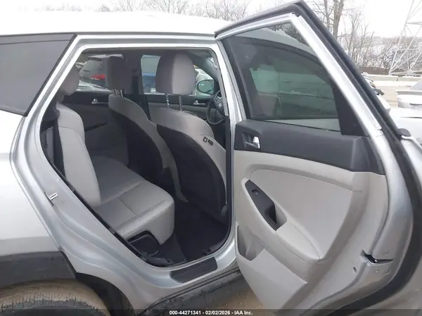 KM8J2CA43KU980140 2019 HYUNDAI TUCSON - Image 8