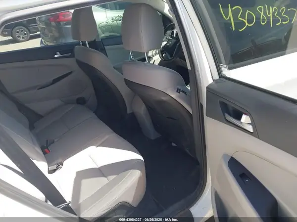 KM8J2CA43LU218315 2020 HYUNDAI TUCSON - Image 8