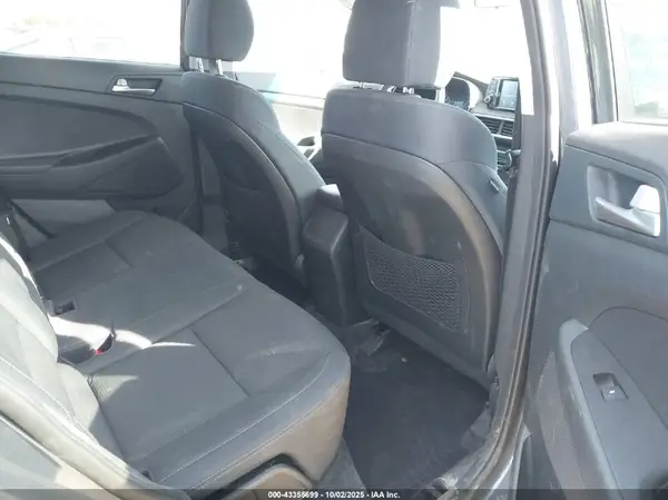 KM8J2CA43MU386215 2021 HYUNDAI TUCSON - Image 8