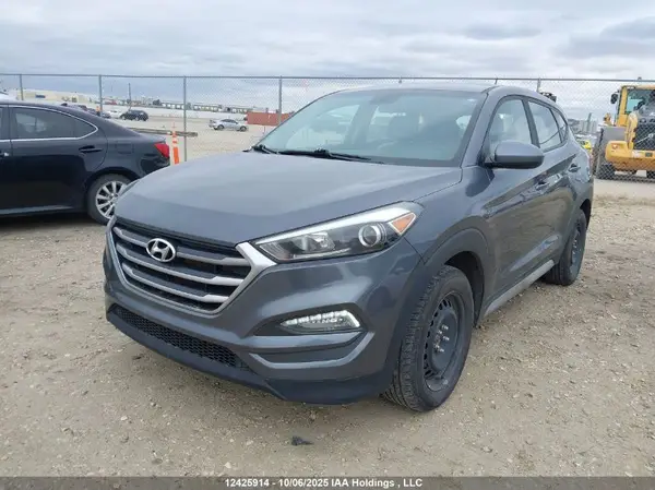 KM8J2CA44HU579186 2017 HYUNDAI TUCSON - Image 2