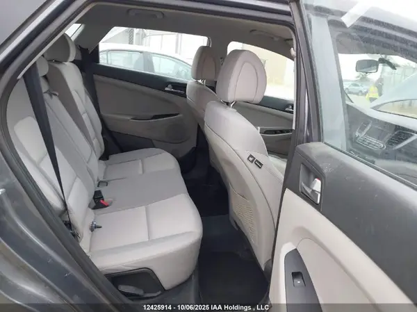 KM8J2CA44HU579186 2017 HYUNDAI TUCSON - Image 8