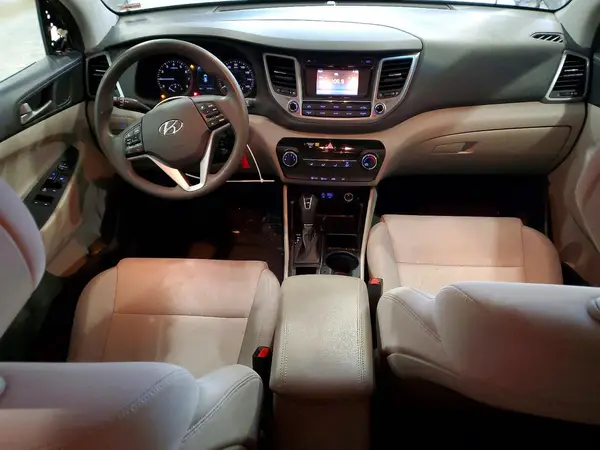 KM8J2CA44JU654880 2018 HYUNDAI TUCSON - Image 8