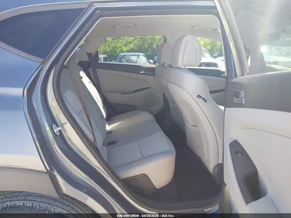 KM8J2CA44JU655141 2018 HYUNDAI TUCSON - Image 8
