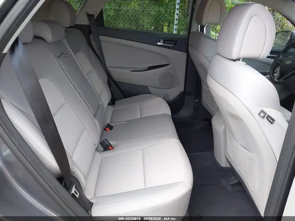 KM8J2CA44JU655298 2018 HYUNDAI TUCSON - Image 8